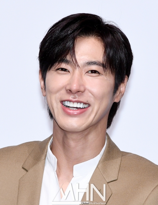 출처=문화뉴스 DB​​​​​​​'미운우리새끼' 출연한 열정 만수르 '유노윤호', 나이부터 열정 그 자체인 명언은?