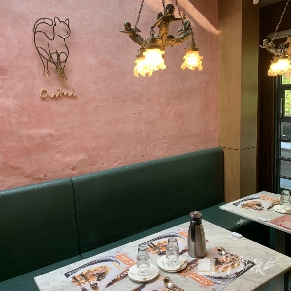 르미야의 고풍스러운 내부