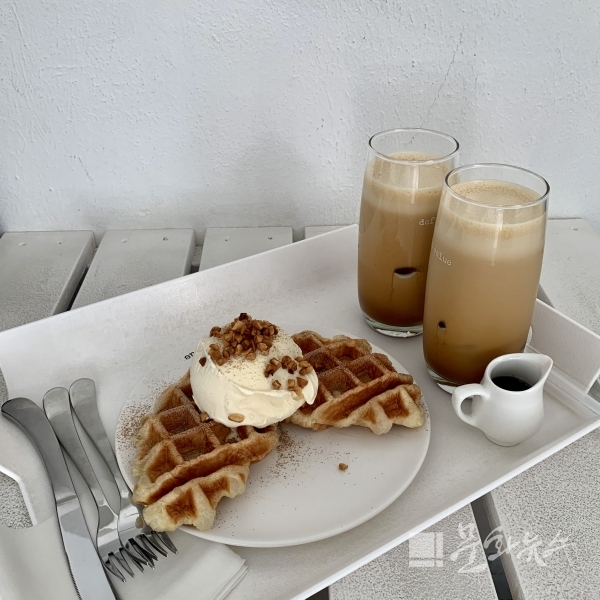 크로플 오리지널과 아메리카노, 크로플맛집, 연희동 디폴트밸류,​​​​​​​[서울 가볼만한 곳] 디저트 맛집 추천