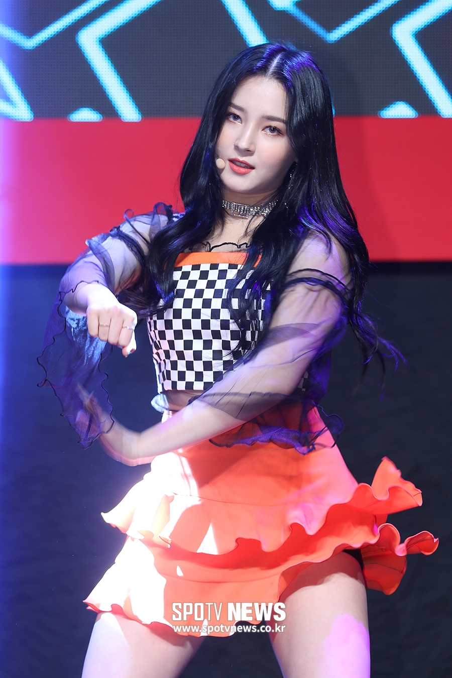 포토S] 모모랜드 낸시, 춤추는 올리비아 핫세 : zum 뉴스