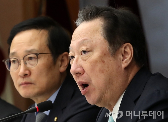 박용만 대한상의 회장이 10일 서울 중구 대한상공회의소에서 열린 더불어민주당-경제단체장 신년간담회에서 모두발언을 하고 있다. /사진=뉴스1