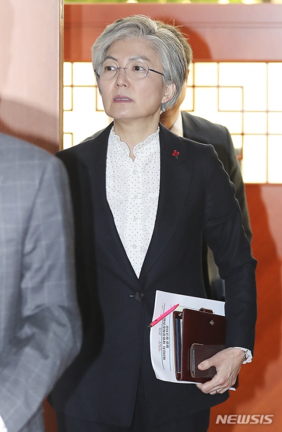 강경화 외교부 장관. 2018년 12월12일 외교부는 강경화 외교부 장관이 고노 다로(河野 太郞) 일본 외무대신과 전화 통화를 갖고 강제징용 피해자들에 대한 대법원 판결에 대해 의견을 교환, 강제징용 판결에 대한 우리 정부의 입장을 설명하고 신중한 대응을 일본 측에 촉구했다고 밝혔다. 2018.12.12.  myjs@newsis.com  <저작권자ⓒ 공감언론 뉴시스통신사. 무단전재-재배포 금지.>