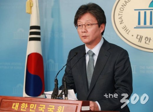 유승민 바른미래당 의원이 28일 오후 서울 여의도 국회 정론관에서 패스트트랙(신속처리안건) 대치 정국과 관련된 내용의 기자회견을 하고 있다. /사진=이동훈 기자