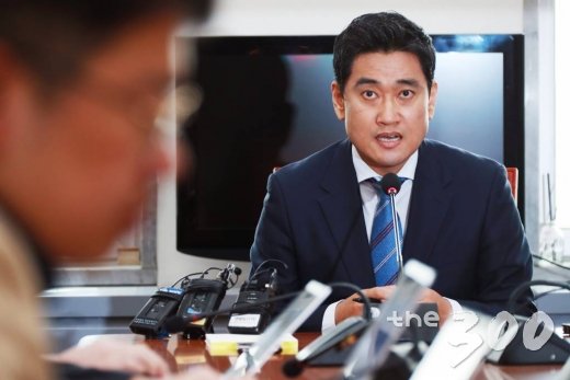 오신환 바른미래당 의원이 29일 오전 서울 여의도 국회에서 자신의 사보임 문제와 패스트트랙 관련 기자회견을 하고 있다. /사진=이동훈 기자