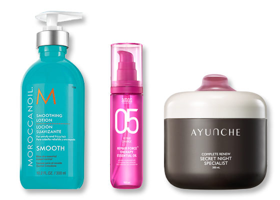 모로칸 오일 스무딩 로션, 아모스 리페어 포스 테라피 에센셜 오일, 아윤채 컴플리트 리뉴 시크릿 나이트 스페셜리스트/사진=각 브랜드