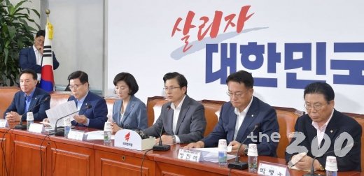 자유한국당 황교안 대표가 2일 오전 서울 여의도 국회에서 열린 일본수출규제대책특위 긴급회의에서 발언하고 있다. /사진=홍봉진 기자