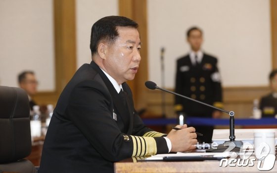 (계룡=뉴스1) 주기철 기자 = 심승섭 해군참모총장이 10일 충남 계룡대에서 열린 국회 국방위원회의 해군본부 국정감사에서 의원질의에 답변을 하고 있다. 2019.10.10/뉴스1  <저작권자 © 뉴스1코리아, 무단전재 및 재배포 금지>