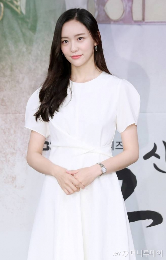 배우 박지현이 지난 7월17일 오후 서울 마포구 상암 MBC에서 진행된 드라마 '신입사관 구해령' 제작발표회에 참석해 포즈를 취하고 있다. / 사진=김휘선 기자