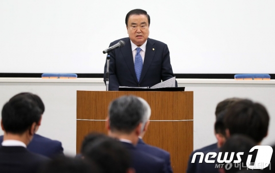 문희상 국회의장이 5일 일본 도쿄 와세다대학교에서 특별강연을 하고 있다. (국회 제공)2019.11.5/뉴스1  <저작권자 © 뉴스1코리아, 무단전재 및 재배포 금지>