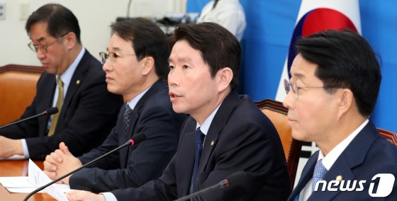 이인영 더불어민주당 원내대표가 28일 서울 여의도 국회에서 열린 정책조정회의에서 모두발언을 하고 있다/사진=뉴스1