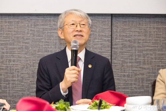 최기영 과학기술정보통신부 장관이 18일 오후 서울 영등포구 여의도 인근 한 식당에서 열린 '출입기자 간담회' 에 참석해 인사말을 하고 있다/사진=과학기술정보통신부