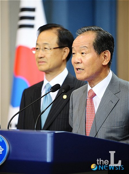 송정호 당시 재단법인 설립추진위원장이 2009년 7월6일 청와대 춘추관에서 이명박 대통령의 재산 사회 환원과 관련해 기자회견을 하고 있다./사진=뉴시스