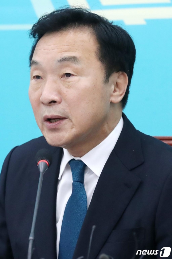 손학규 바른미래당 대표가 18일 오전 서울 여의도 국회에서 열린 제182차 최고위원회의 및 제13차 중진의원 연석회의에서 모두발언을 하고 있다./ 사진 = 뉴스 1