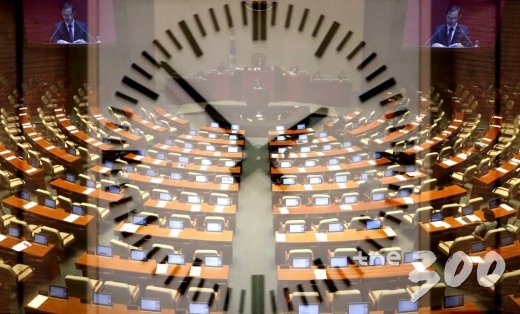 성탄절인 25일 오후 서울 여의도 국회에서 열린 제372회 국회 (임시회) 본회의에서 공직선거법 일부개정법률안에 대한 찬성 무제한 토론(필리버스터)이 이어지고 있다. / 사진=홍봉진 기자 honggga@