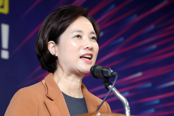 유은혜 사회부총리 겸 교육부 장관이 8일 오전 서울 종로구 세종문화회관 세종홀에서 열린 2020년 교육계 신년교례회에서 신년축하인사를 하고 있다./사진=뉴시스