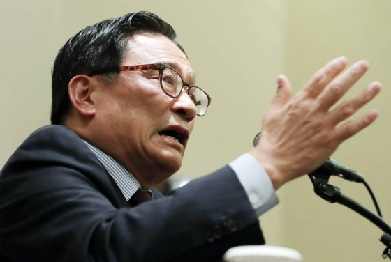 자유한국당 영입 인사로 거론됐다가 공관병 갑질논란 등으로 보류된 박찬주 전 육군대장이 4일 오전 서울 영등포구 여의도 63스퀘어에서 입장을 밝히고 있다. / 사진=김창현 기자 chmt@