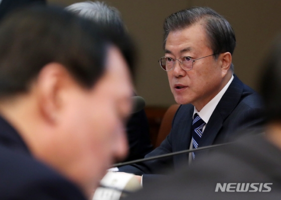 【서울=뉴시스】박영태 기자 = 문재인 대통령과 윤석열 검찰총장. 2019.11.08. since1999@newsis.com