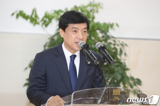 (서울=뉴스1) 황기선 기자 = 이성윤 신임 서울중앙지방검찰청장이 13일 오전 서울 서초구 서울중앙지검에서 열린 ‘제61대 서울중앙지검 검사장 취임식’에서 취임사를 하고 있다. 2020.1.13/뉴스1  <저작권자 © 뉴스1코리아, 무단전재 및 재배포 금지>