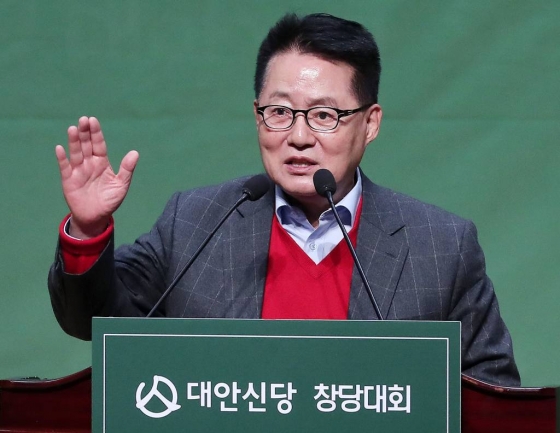 박지원 대한신당 의원이 12일 오후 서울 여의도 국회 의원회관에서 열린 '대안신당 창당대회'에 참석해 축사를 하고 있다. / 사진=김창현 기자 chmt@