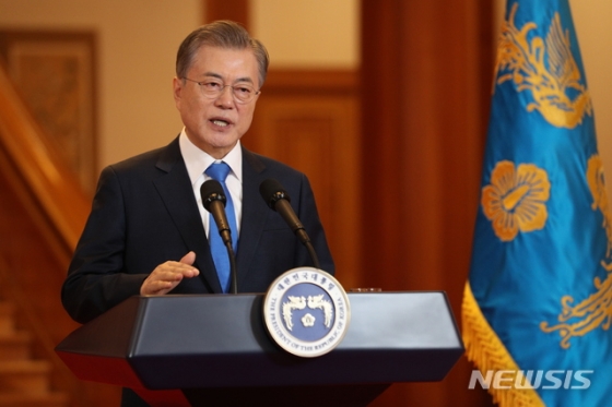 문재인 대통령이 '2019 문재인 대통령 신년기자회견'에 앞서 신년사를 하고 있다. 2019.01.10. 【서울=뉴시스】박진희 기자 = pak7130@newsis.com <저작권자ⓒ 공감언론 뉴시스통신사. 무단전재-재배포 금지.>