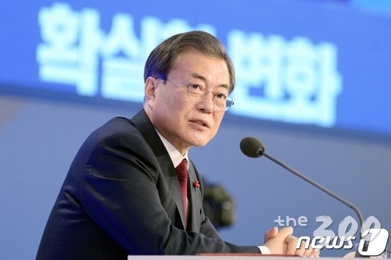 문재인 대통령이 14일 청와대 영빈관에서 2020년 신년 기자회견을 하고 있다. (청와대 제공) /사진=뉴스1