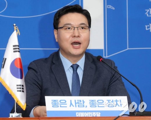 더불어민주당 영입인재 11호 방위사업전문가 최기일 박사가 21일 오전 서울 여의도 국회에서 열린 인재영입 발표회에서 입당 소감을 말하고 있다./사진=홍봉진 기자