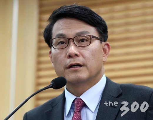 자유한국당 윤상현 의원이 지난해 12월5일 오후 서울 여의도 국회 의원회관에서 원내대표 출마 선언하고 있다. / 사진=홍봉진 기자 honggga@