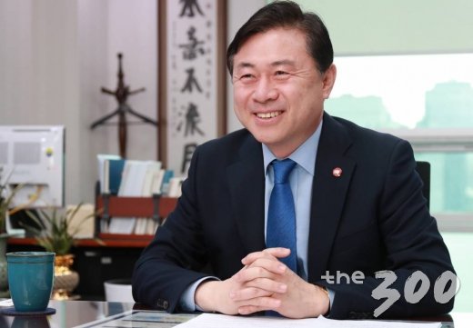 2019.04.16 김영춘 더불어민주당 의원 인터뷰 / 사진=이동훈 기자 photoguy@