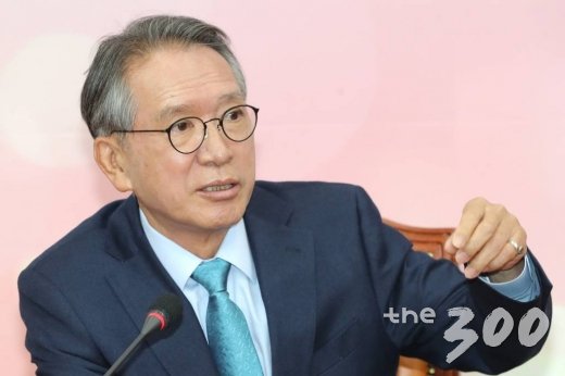 TK 현역 물갈이 공천을 예고한 김형오 자유한국당 공천관리위원장. /사진=이기범 기자.