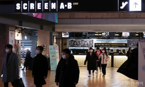 신종 코로나바이러스 감염증 일명 '우한 폐렴' 확산 우려가 이어지는 가운데 3일 오후 서울의 한 극장이 한산한 모습을 보이고 있다. / 사진=김창현 기자 chmt@