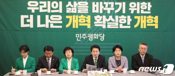 정동영 민주평화당 대표가 6일 오전 서울 여의도 국회 귀빈식당에서 열린 창당 2주년 기자간담회에서 인사말을 하고 있다. 2020.2.6./사진=뉴스1