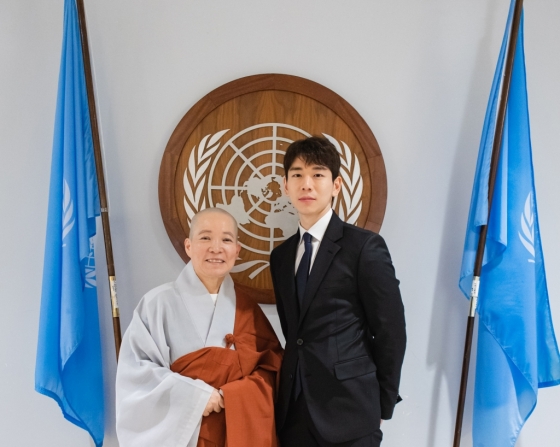 장편 영화 '산상수훈'의 감독인 대해 스님(왼쪽)과 이 영화 남자 주인공을 맡은 배우 백서빈. /사진제공=김상철 PD