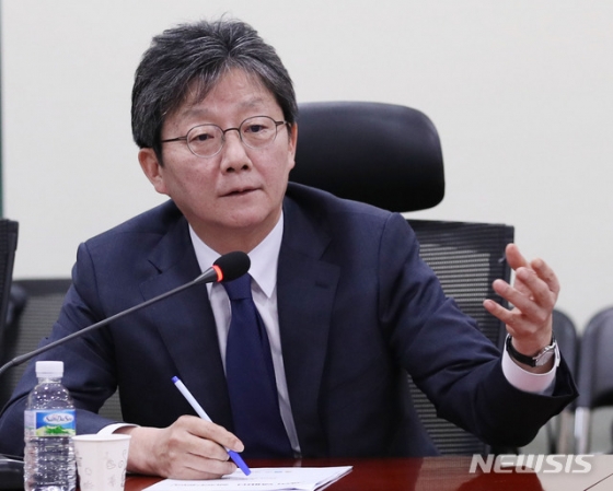 [서울=뉴시스] 김진아 기자 = 유승민 새로운보수당 보수재건위원장이 4일 서울 여의도 국회 의원회관에서 열린 새로운보수당 제3차 당대표단-청년연석회의에서 발언하고 있다. 2020.02.04.   bluesoda@newsis.com