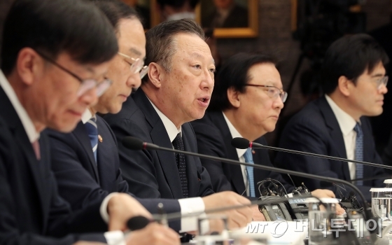 박용만 대한상의 회장이 7일 오전 중구 대한상공회의소에서 열린 '신종 코로나바이러스 대응 관련 기업인 간담회'에서 모두발언을 하고 있다. / 사진=김창현 기자 chmt@