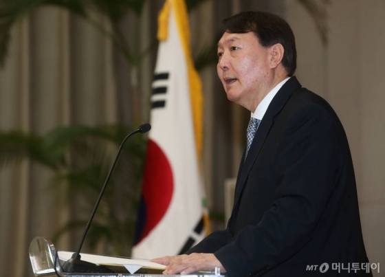 윤석열 검찰총장이 지난달 10일 오전 서울 서초동 대검찰청에서 열린 전국 지검장 및 선거 담당 부장검사 회의에 참석해 발언을 하고 있다. / 사진=강민석 기자 msphoto94@