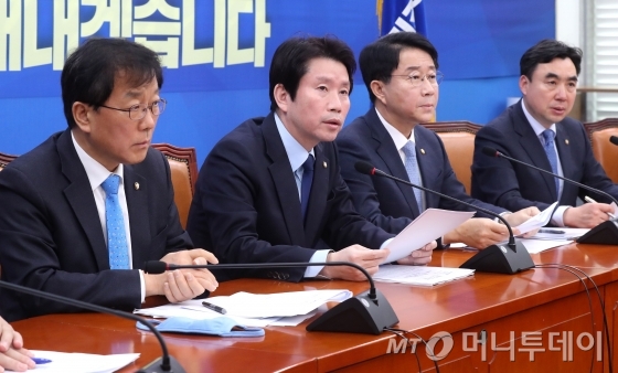 더불어민주당 이인영 원내대표가 12일 오전 서울 여의도 국회에서 열린 정책조정회의에서 발언하고 있다. / 사진=홍봉진 기자 honggga@