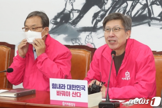 (서울=뉴스1) 임세영 기자 = 박형준 미래통합당 공동선대위원장이 31일 오전 서울 여의도 국회에서 열린 선거전략대책회의에서 모두발언을 하고 있다. 2020.3.31/뉴스1