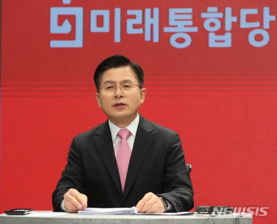 [서울=뉴시스 국회사진기자단 = 황교안 미래통합당 종로구 후보가 6일 오전 서울 강서구 티브로드방송 강서제작센터에서 열린 종로구 선거방송토론위원회 주최 토론회에서 발언하고 있다. 2020.04.06.   photo@newsis.com