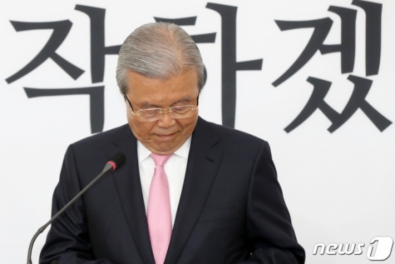 김종인 미래통합당 총괄선대위원장이 16일 오전 서울 여의도 국회에서 열린 총선결과 관련 특별기자회견을 하고 있다. /사진=뉴스1.