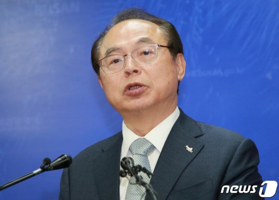 오거돈 부산시장이 지난 23일 오전 부산시청 9층에서 부산시장 사퇴 기자회견을 하고 있다./사진=뉴스1