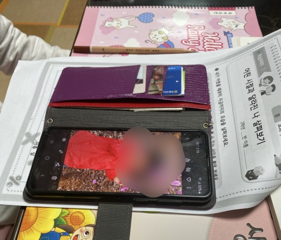 어릴적 진달래 앞에서 찍은, 봄이 사진./사진=남형도 기자