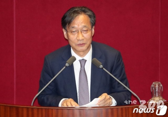 (서울=뉴스1) 박세연 기자 = 유동수 더불어민주당 의원이 29일 오후 서울 여의도 국회에서 열린 제337회 국회(임시회) 제2차 본회의에서 인터넷전문은행법 개정안에 대한 토론을 하고 있다. 2020.4.29/뉴스1