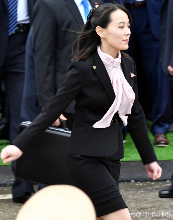 북·미 정상회담을 하루 앞둔 26일 김여정 북한 노동당 선전선동부 제1부부장이 베트남 랑선성 당동역에 도착해 김정은 국무위원장 맞이 준비를 하고 있다. / 사진=김창현 기자 chmt@