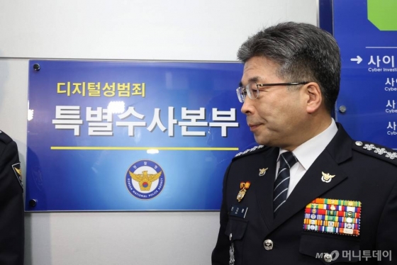 민갑룡 경찰청장이 지난 3월 25일 오전 경찰청 북관에서 열린 디지털 성범죄 특별수사본부 현판식에서 인사말을 하기 위해 단상으로 향하고 있다. / 사진=김창현 기자 chmt@