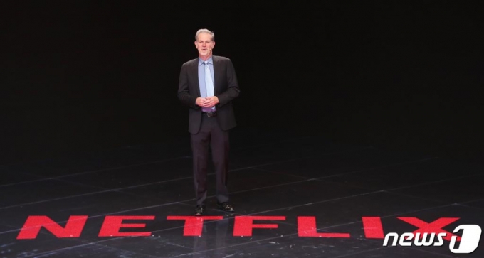 리드 헤이스팅스 넷플릭스 CEO가 25일 부산 벡스코 2전시장에서 열린 2019 한-아세안 특별 정상회의 '문화혁신포럼' 행사에 참석해 발표하고 있다. (2019 한-아세안 특별정상회의 제공)2019.11.25/뉴스1