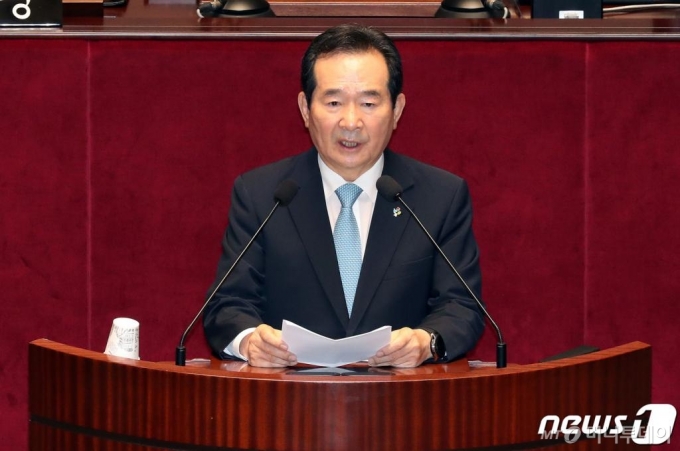 (서울=뉴스1) 이동해 기자 = 정세균 총리가 30일 오전 서울 여의도 국회에서 열린 예산결산특별위원회 전체회의 '2020년도 제3회 추경 예산안' 제안설명을 하고 있다. 2020.6.30/뉴스1