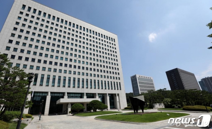 윤석열 검찰총장이 지난 3일 오전 서울 서초구 대검찰청에서 '전국 고검장, 재경지검장, 전국 지방 지검장 간담회'를 열었다. 이날 간담회에서는 대검찰청이 이른바 '검언유착 의혹' 사건 관련 추미애 법무부 장관의 수사지휘를 수용할지 여부에 대한 의견 수렴을 한다. 사진은 이날 대검찰청의 모습./사진=뉴스1