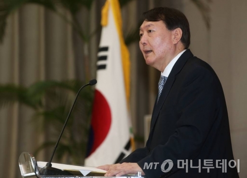 윤석열 검찰총장이 지난 2월 10일 오전 서울 서초동 대검찰청에서 열린 '전국 지검장 및 선거 담당 부장검사 회의'에 참석해 발언을 하고 있다. / 사진=강민석 기자 msphoto94@