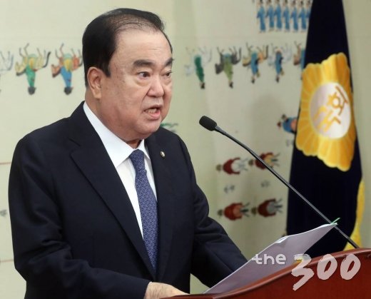 문희상 국회의장이 12일 오전 서울 여의도 국회에서 취임1주년 기자회견을 하고 있다./사진=홍봉진 기자