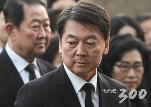 정계 복귀를 선언한 안철수 전 바른미래당 의원이 20일 오전 서울 동작구 국립서울현충원을 찾아 참배하고 있다. / 사진=강민석 기자 msphoto94@